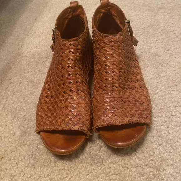 SUNDANCE SANDALS - Picture 2 of 4